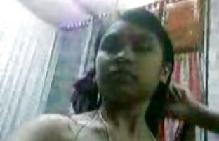 XXX Puta caliente se desnuda y se masturba en la sex cerdas leva