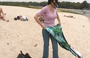 XXX La chica con videos xxx gratis muy cerdas turgentes tetas come semen después la burlas con juguete