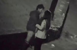 XXX Pequeña niña se pone cerdas anal duro anal