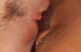 XXX La esbelta MILF Barbie juega con su cerdas maduras videos coño peludo