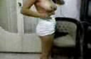 XXX Travieso Nerd toca su sexso serdas apretado coño mojado